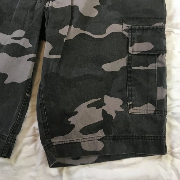 Foot Locker Mens Camo Cargo Shorts Size 34 Pockets Cotton Zipper Gray Camouflage - Picture 4 of 14